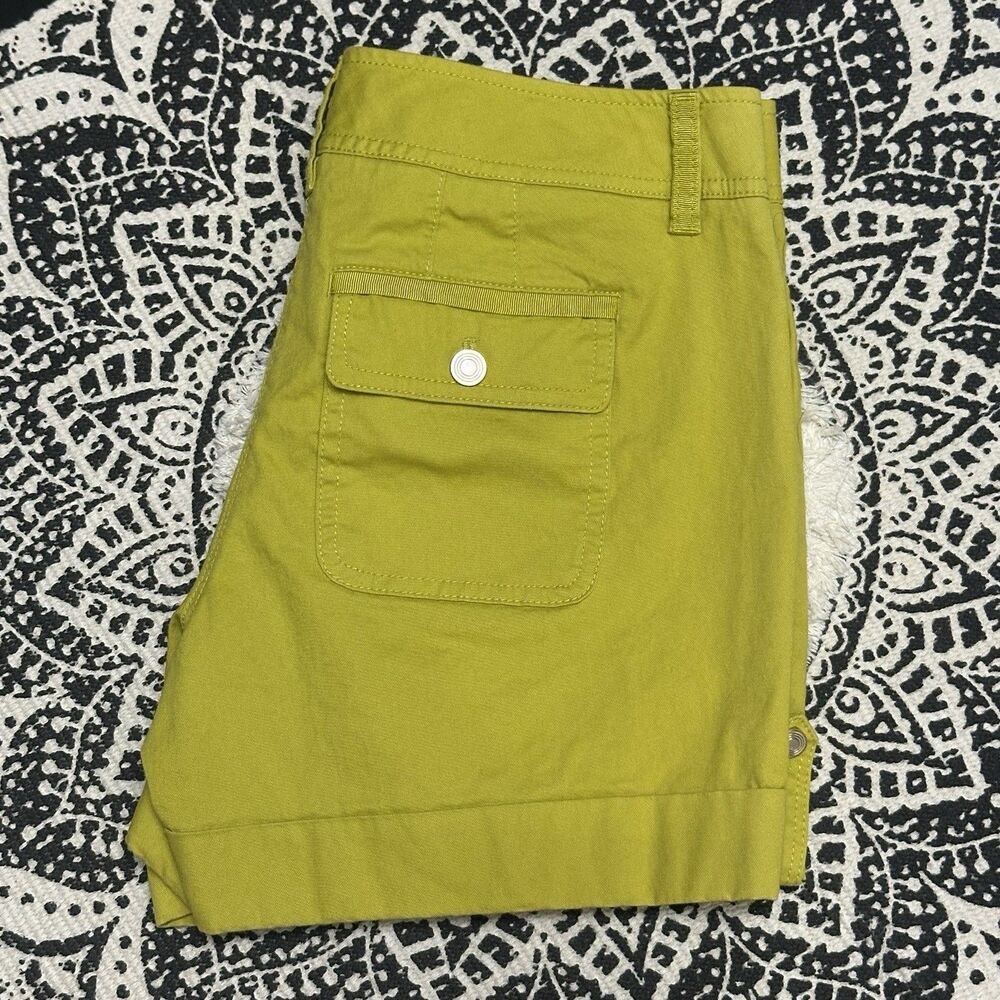 White House Black Market Shorts Womens Size 4 Ribbon Trim Cuff Tab Green Preppy - Picture 16 of 16